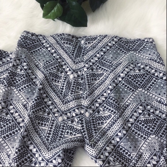 Hollister Black and White Print Leggings - Picture 4 of 4